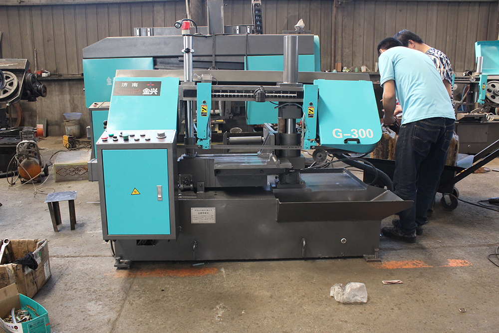 G-300臥（wò）式金屬角度帶鋸床